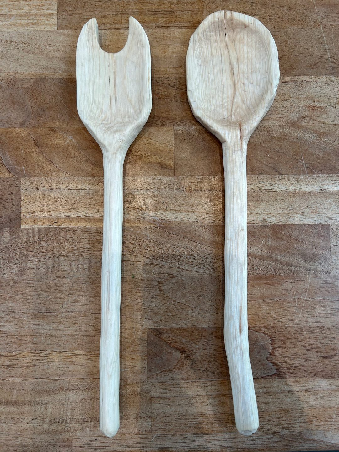 Håndskåret salatbestik